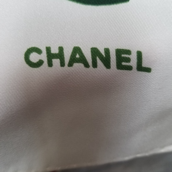 Authentic vintage Chanel floral scarf - Picture 2 of 6